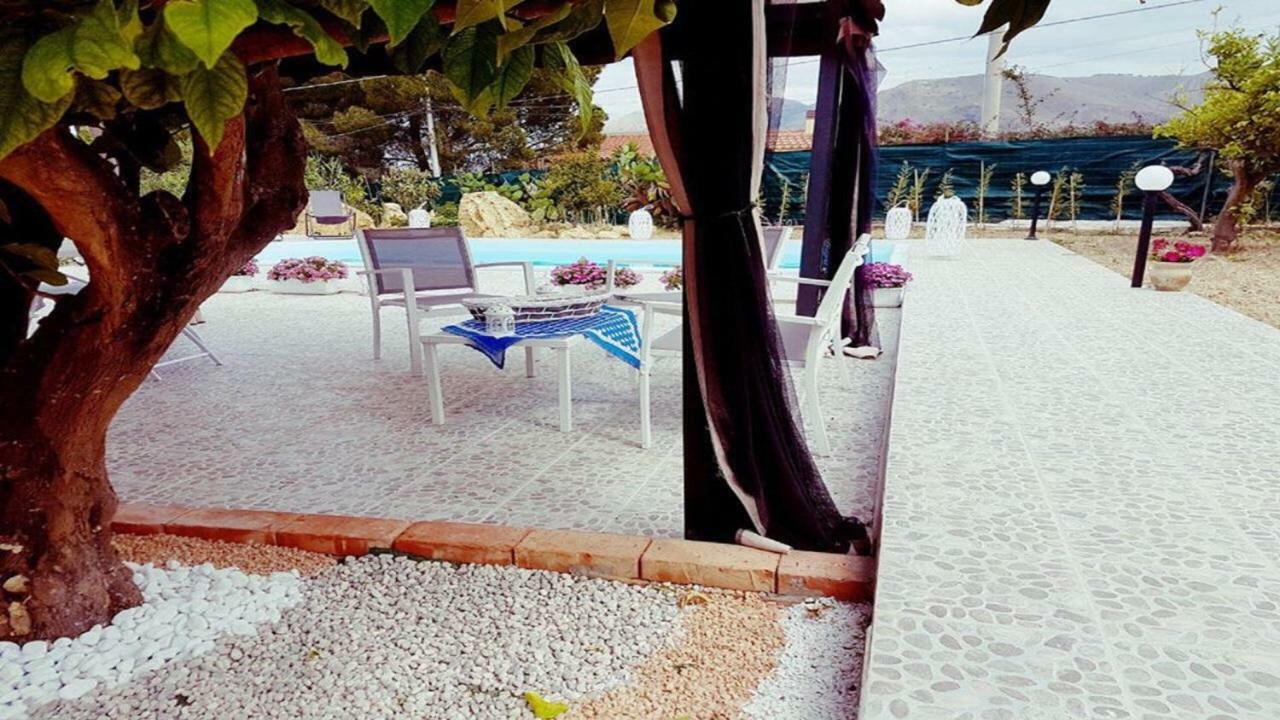 * * * Villa Annalisa * * * Кастелдача Стая снимка